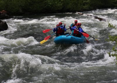 Whitewater rafting the Klickitat river and coming in fast